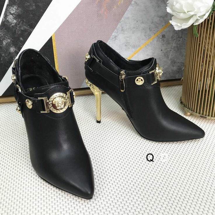 Picture of Versace Shoes _SKUVersacesz38-44GDT080120421